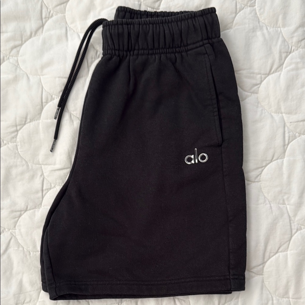 ALO Yoga Black Accolade Shorts, size XS